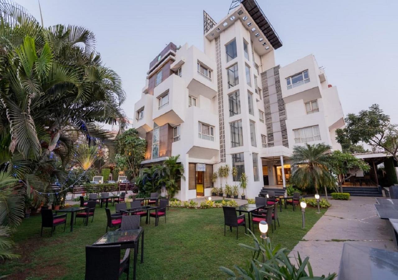 Click Hotel Nashik Exterior foto